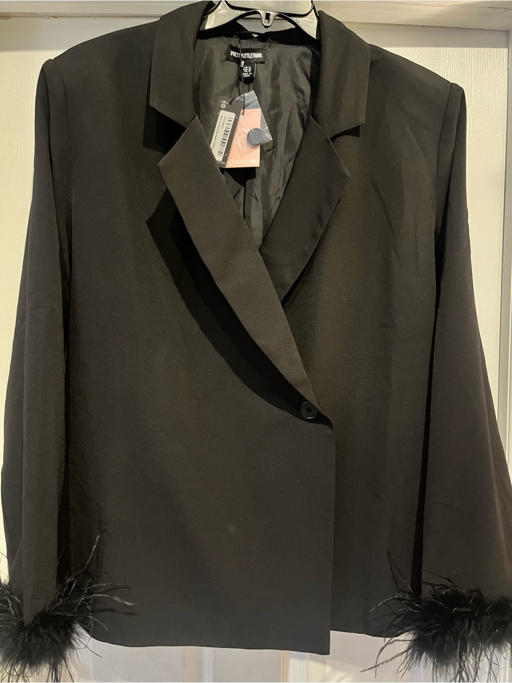 PrettyLittleThing Black Oversized Faux Feather-Cuff Blazer NWT US10